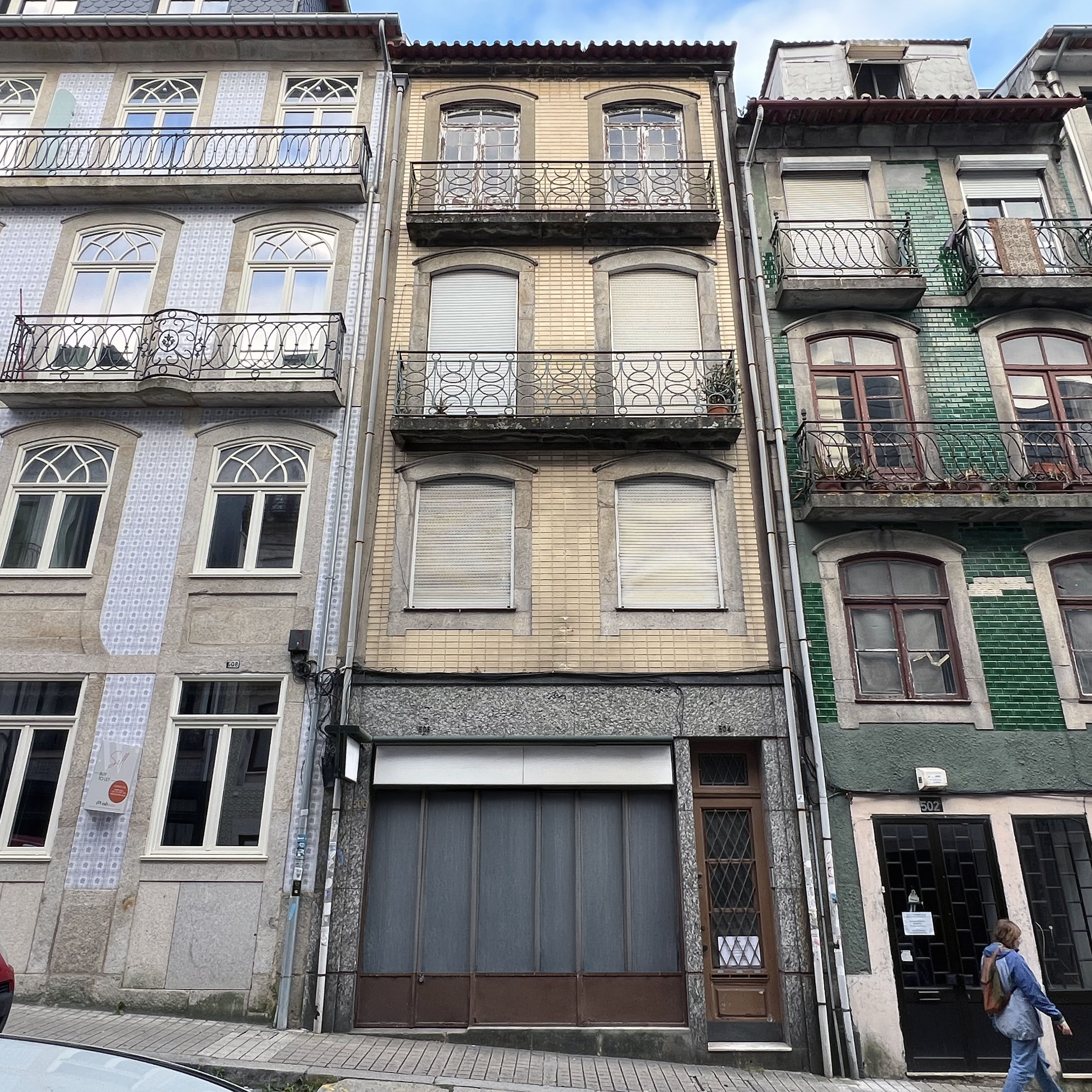 Almada 504 - Current building facade on Rua do Almada